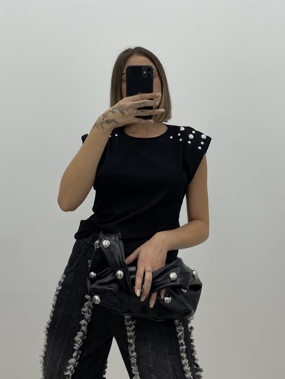 CAMISETA REMACHE NEGRA