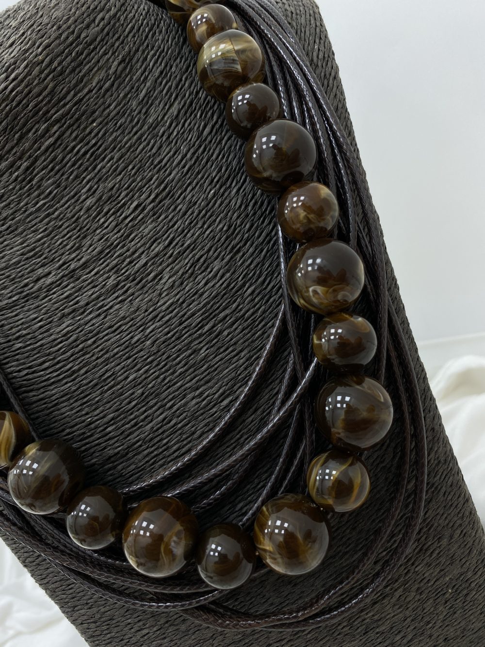 COLLAR BOLAS MARRÓN - Imagen 2