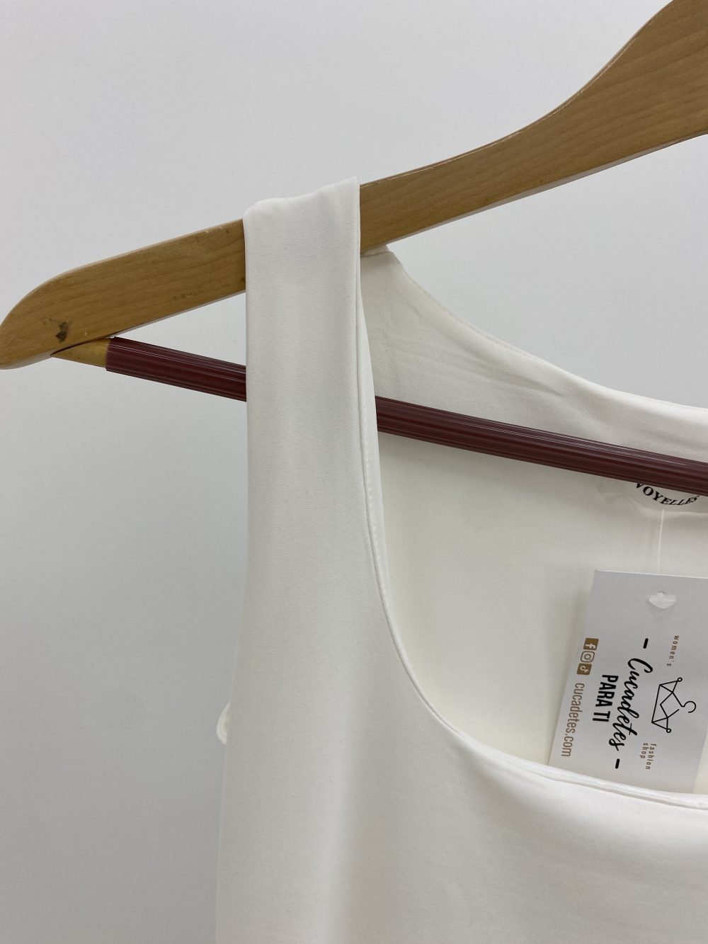 CAMISETA ESCOTE U BLANCA - Imagen 4
