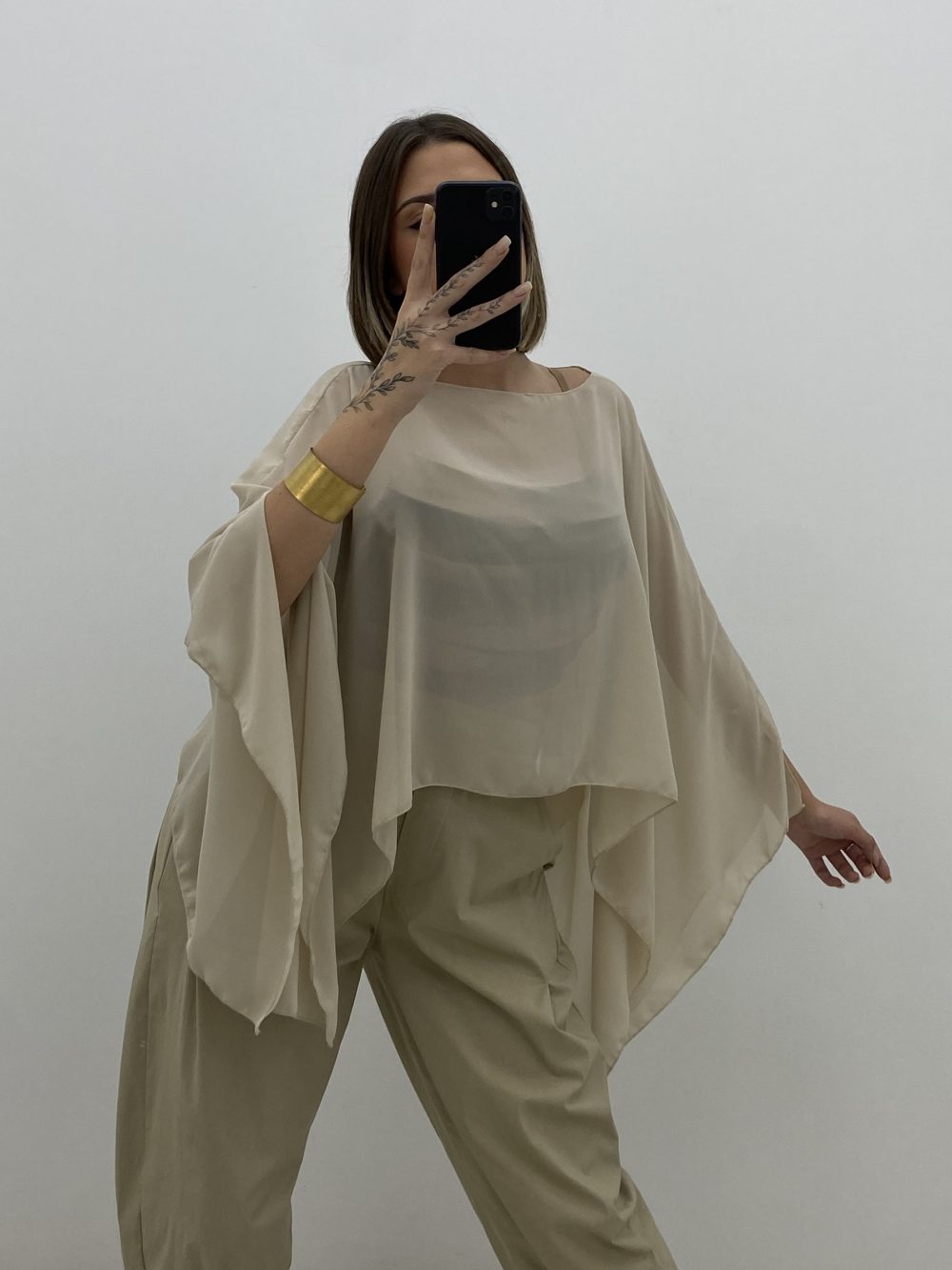 PONCHO DE GASA BEIGE - Imagen 2
