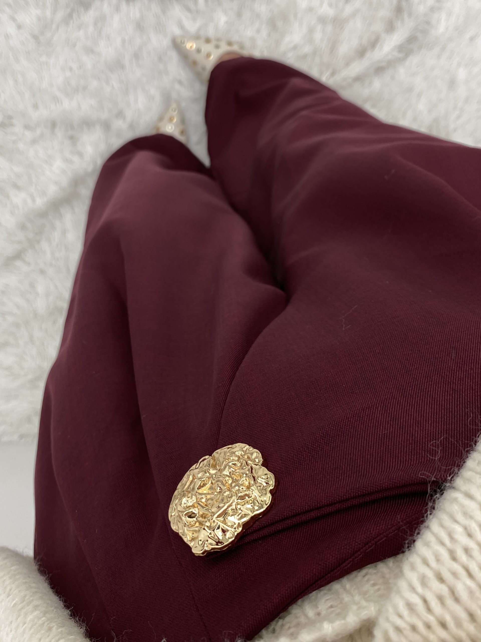 PANTALÓN BROCHE GRANATE - Imagen 3