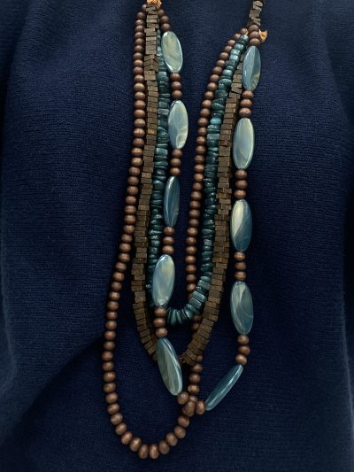 Alternative view of COLLAR LARGO MADERA