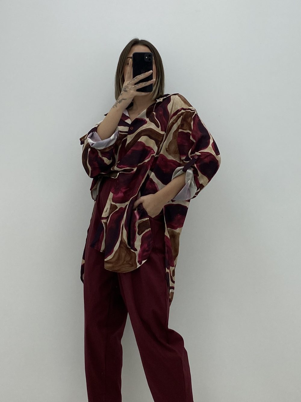 BLUSA ESTAMPADA GRANATE - Imagen 2