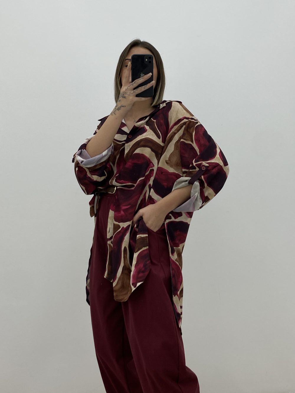 BLUSA ESTAMPADA GRANATE - Imagen 3