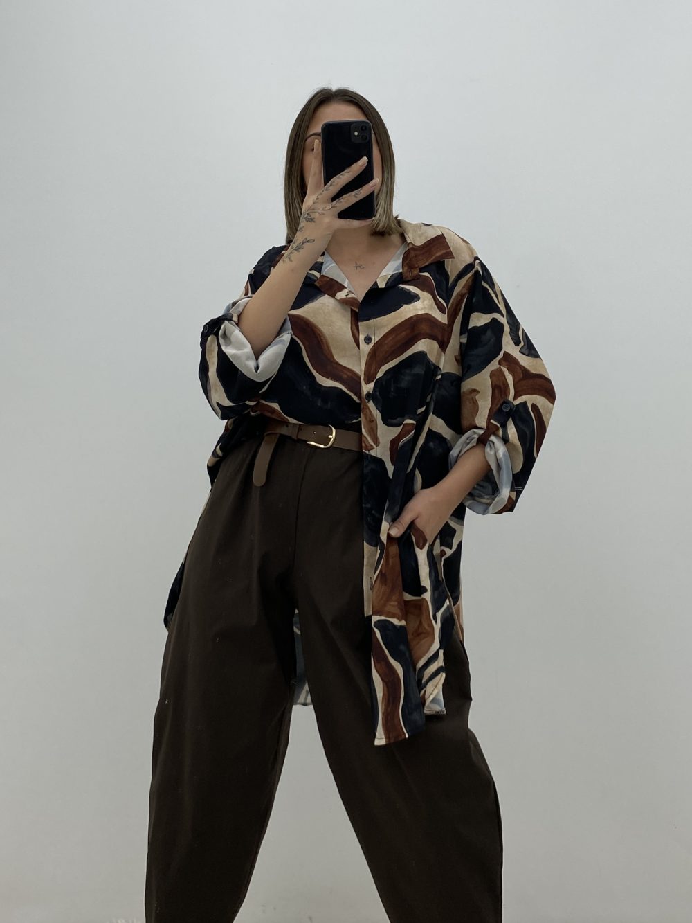BLUSA ESTAMPADA MARRÓN - Imagen 2