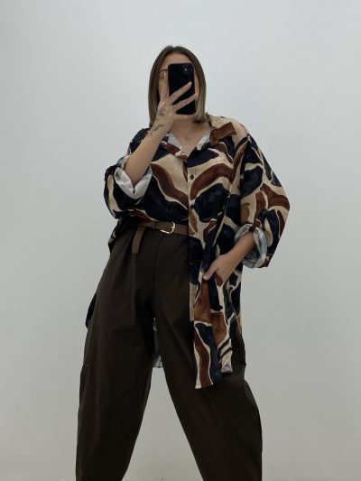 Alternative view of BLUSA ESTAMPADA MARRÓN
