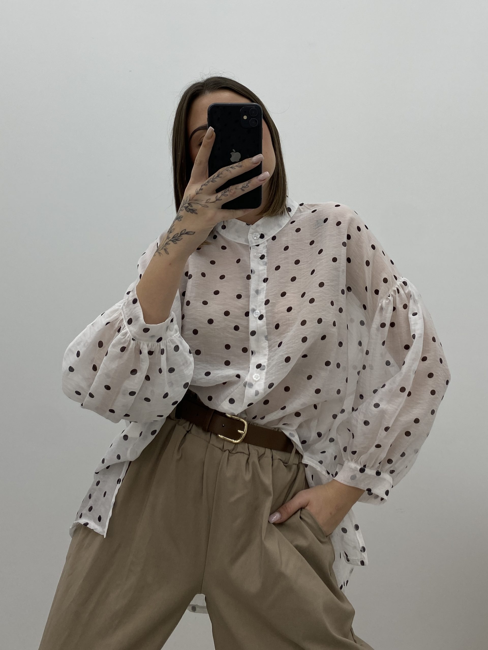 BLUSA GASA TOPO BLANCO