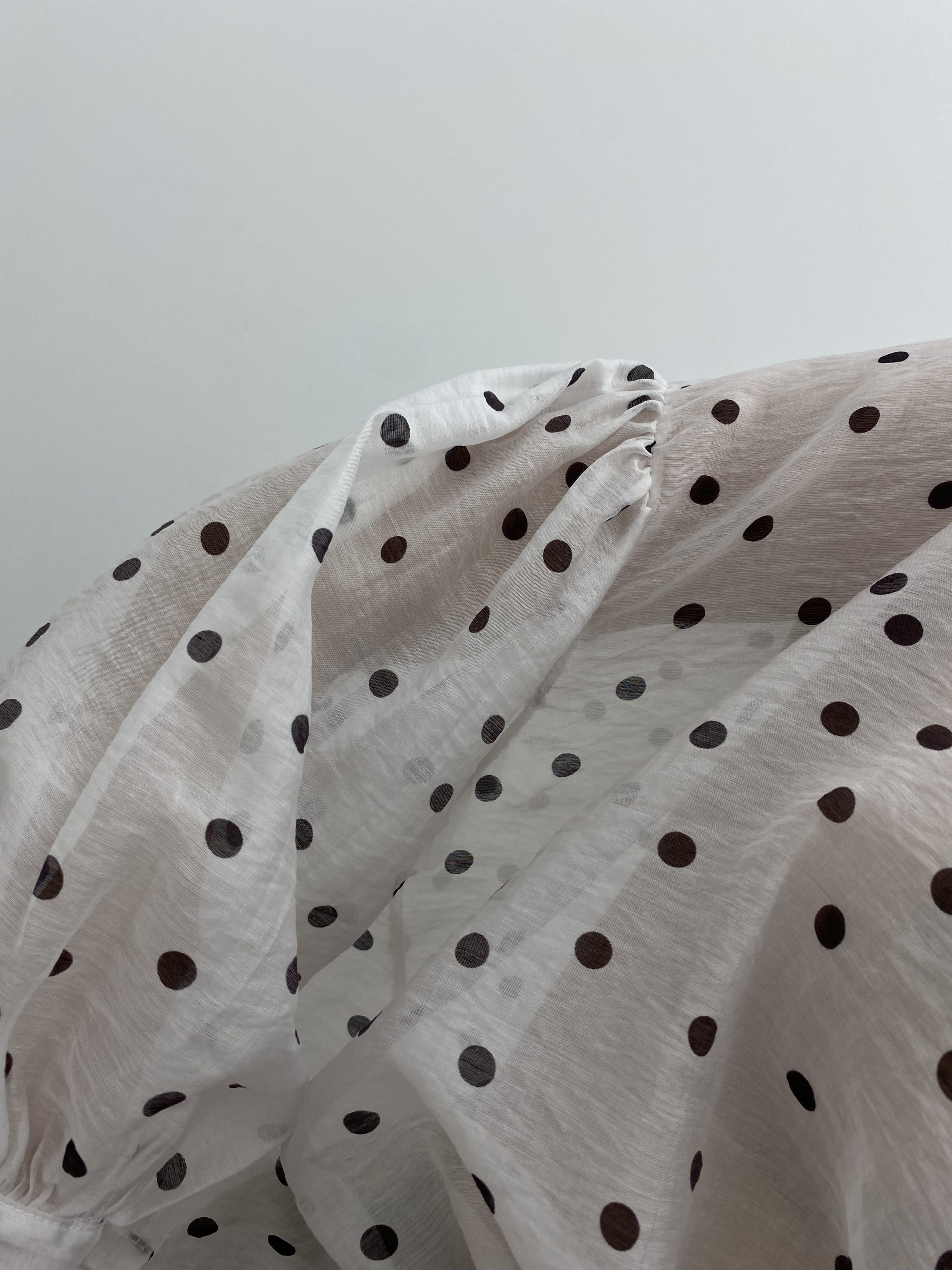 BLUSA GASA TOPO BLANCO - Imagen 3