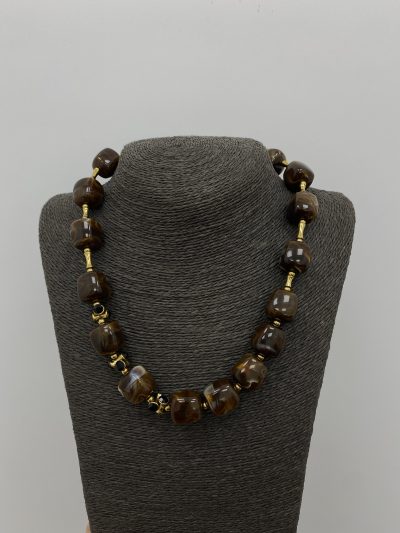 COLLAR DADOS MARRÓN