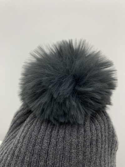 Alternative view of GORRO GRIS