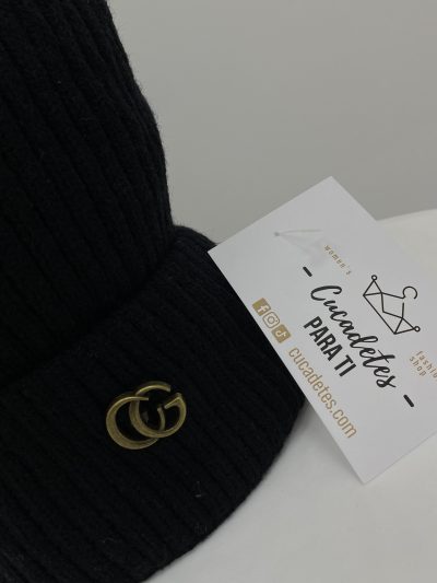 Alternative view of GORRO NEGRO