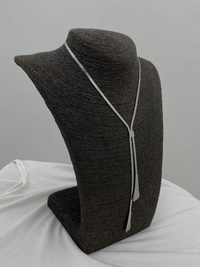 Alternative view of GARGANTILLA PLATA