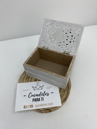 Alternative view of CAJA CALADA