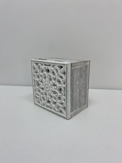 Alternative view of CAJA CALADA CUADRADA P.