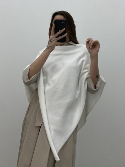 PONCHO DE PUNTO BLANCO