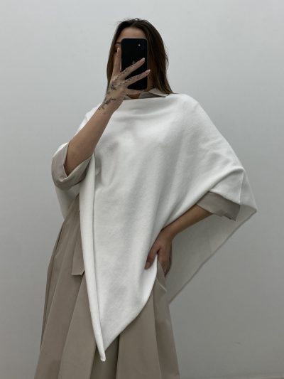 Alternative view of PONCHO PUNTO BLANCO