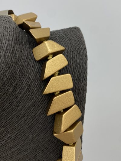 Alternative view of COLLAR LARGO ORO