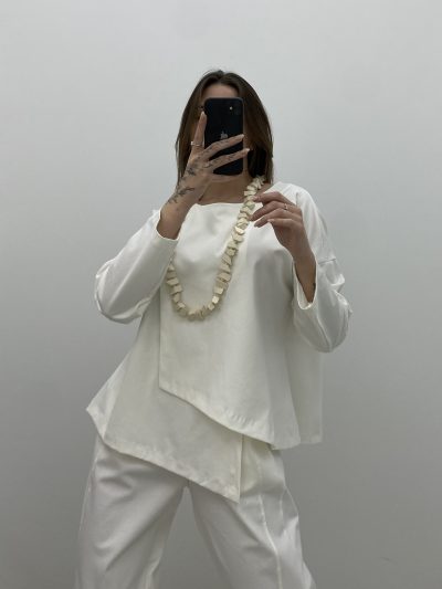 CAMISETA CRUZADA BLANCO ROTO