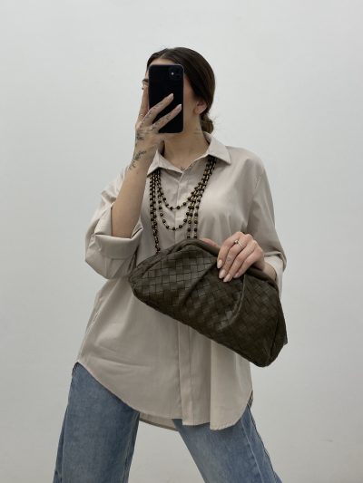 BOLSO DE MANO TRENZADO KAKI