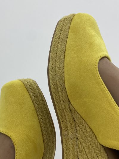 Alternative view of CUÑA EFECTO ANTE AMARILLO