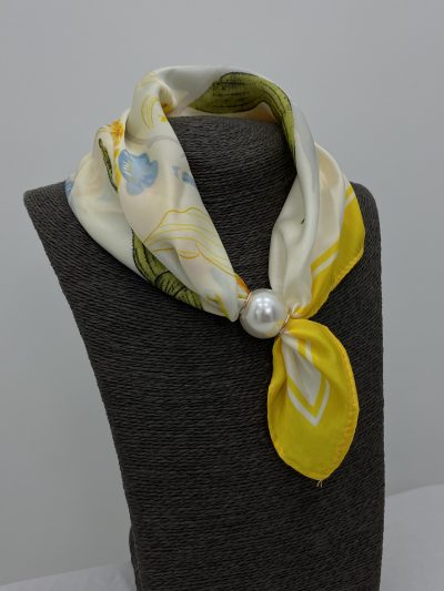 Alternative view of PAÑUELO BROCHE AMARILLO