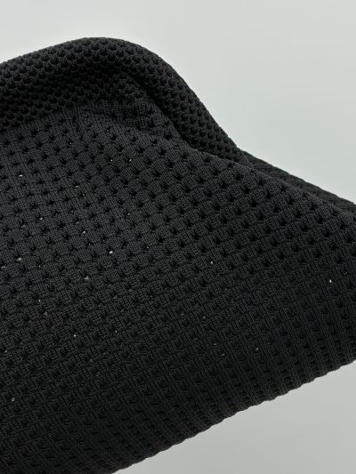 BOLSO DE MANO TEJIDO NEGRO