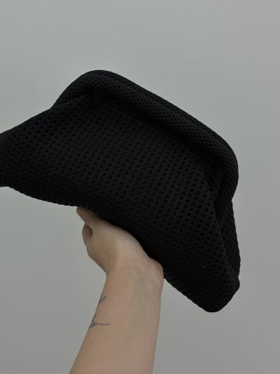 Alternative view of BOLSO DE MANO TEJIDO NEGRO