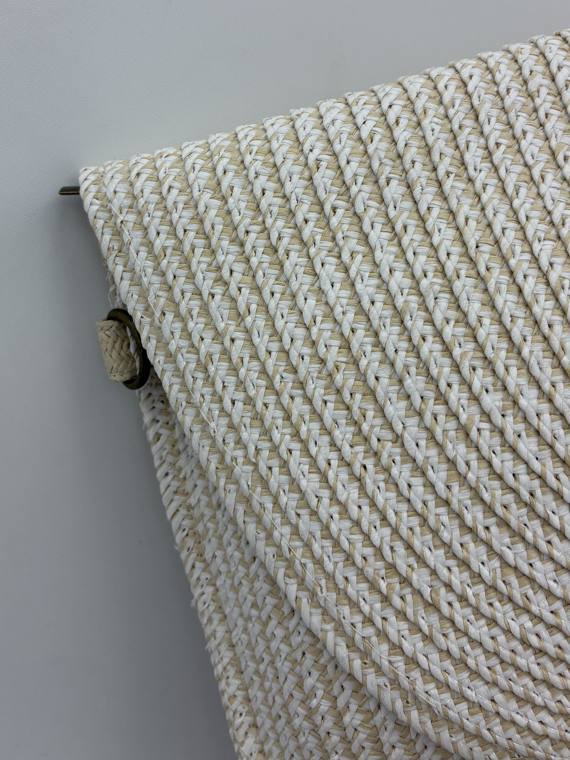 BOLSO SOBRE RAFIA CREMA - Imagen 4