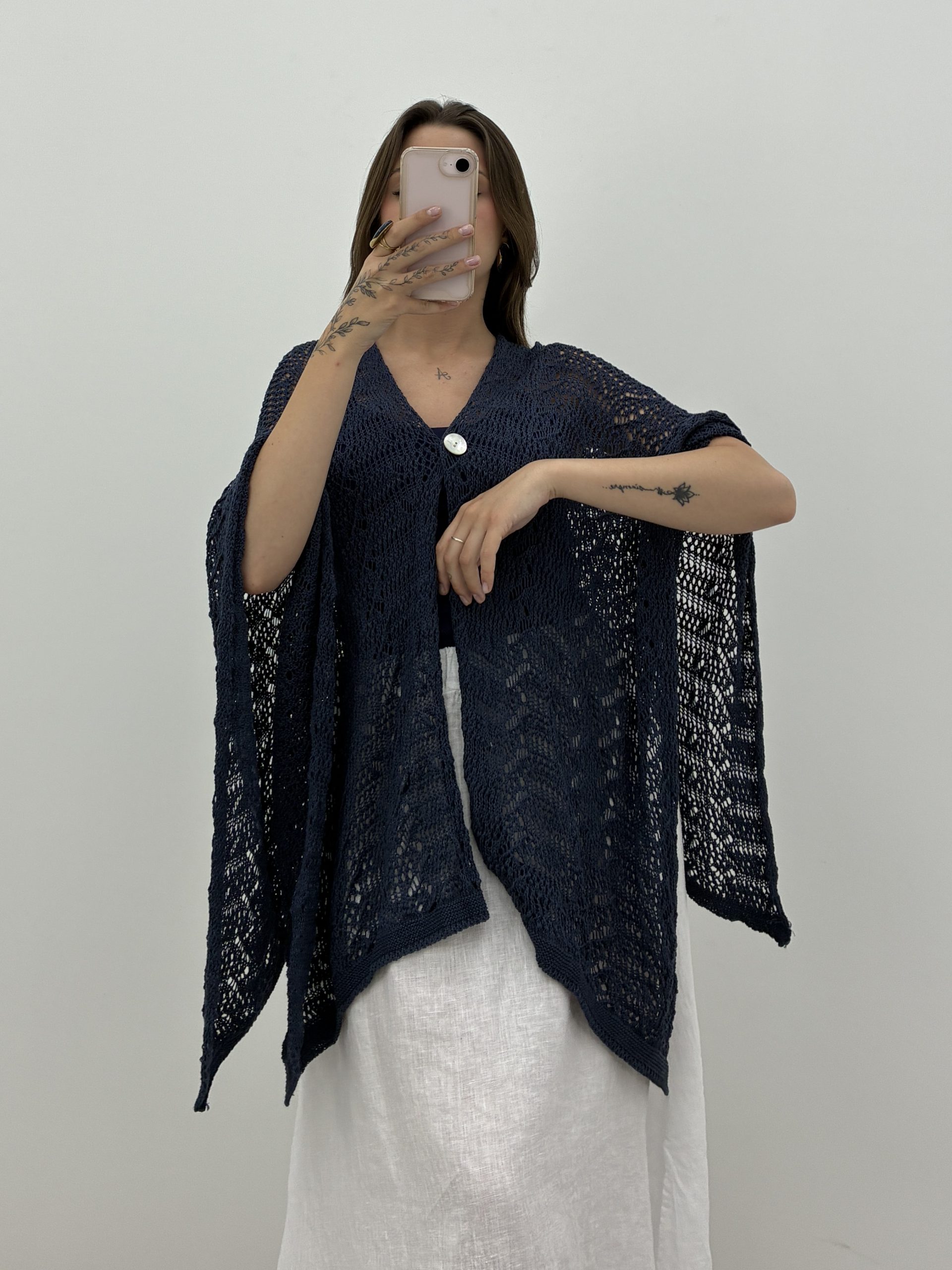 PONCHO BOTÓN CALADO MARINO