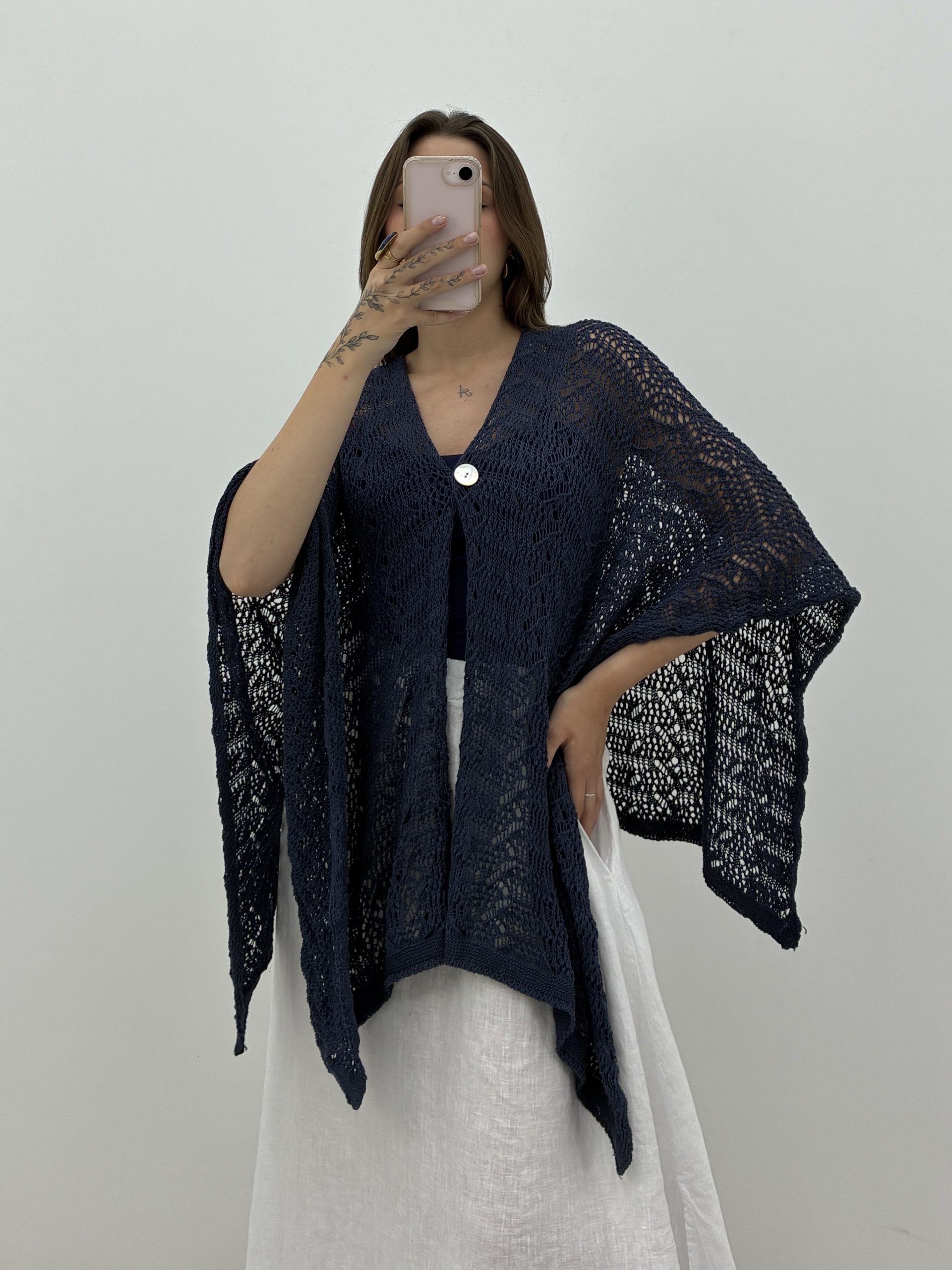 PONCHO BOTÓN CALADO MARINO - Imagen 2