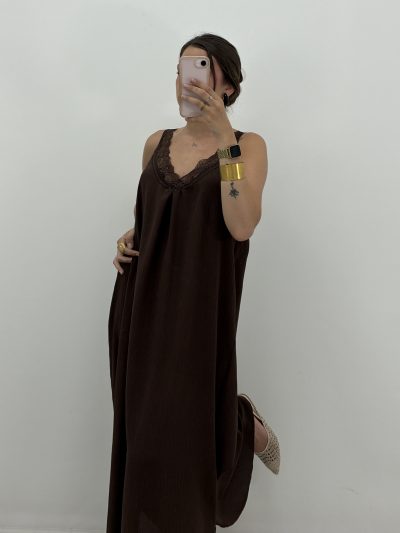 VESTIDO LENCERO MARRÓN CON PUNTILLA