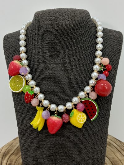 COLLAR PERLAS CON CHARMS DE FRUTAS