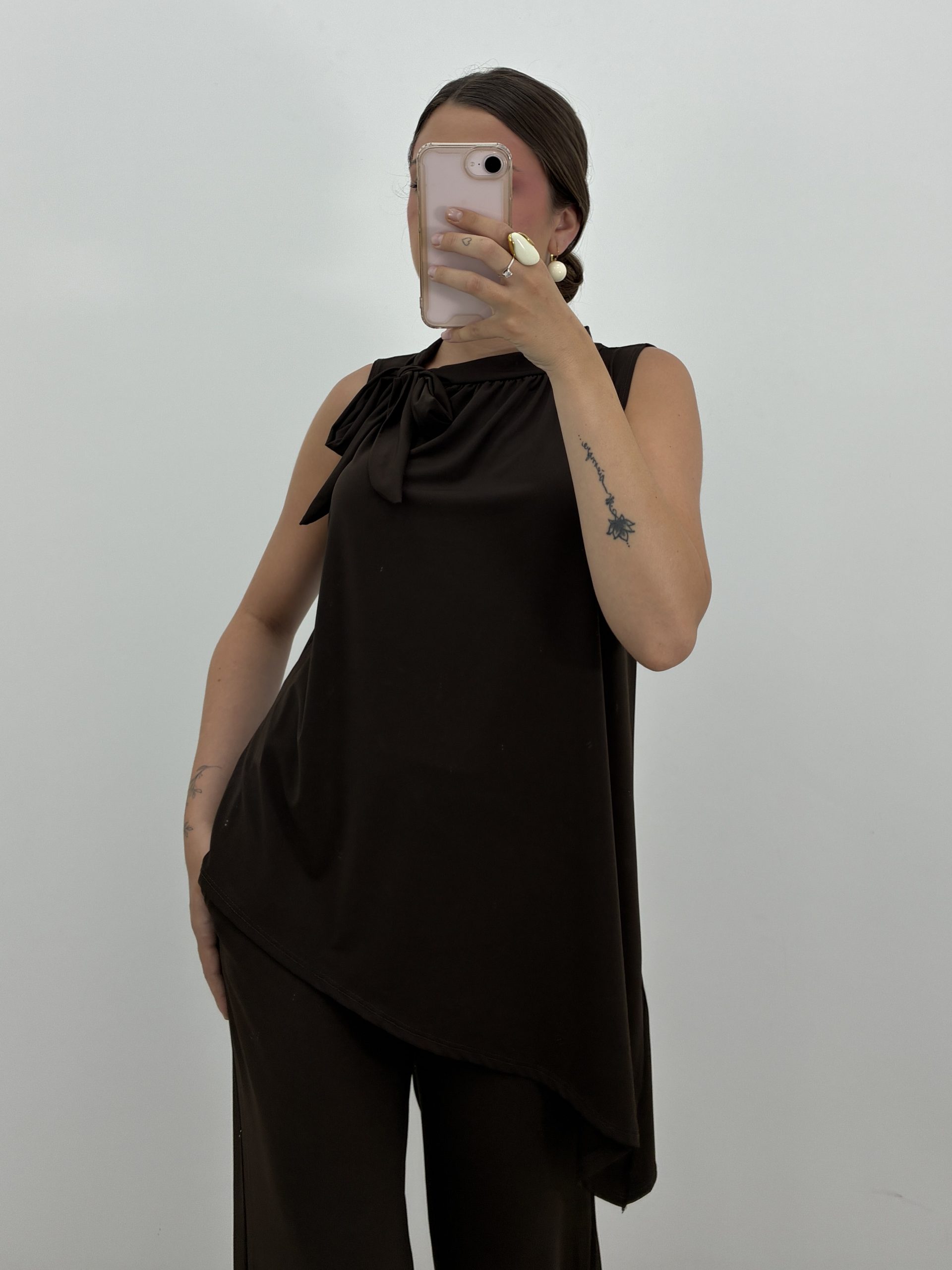 BLUSA CUELLO HALTER LICRA FRÍA MARRÓN