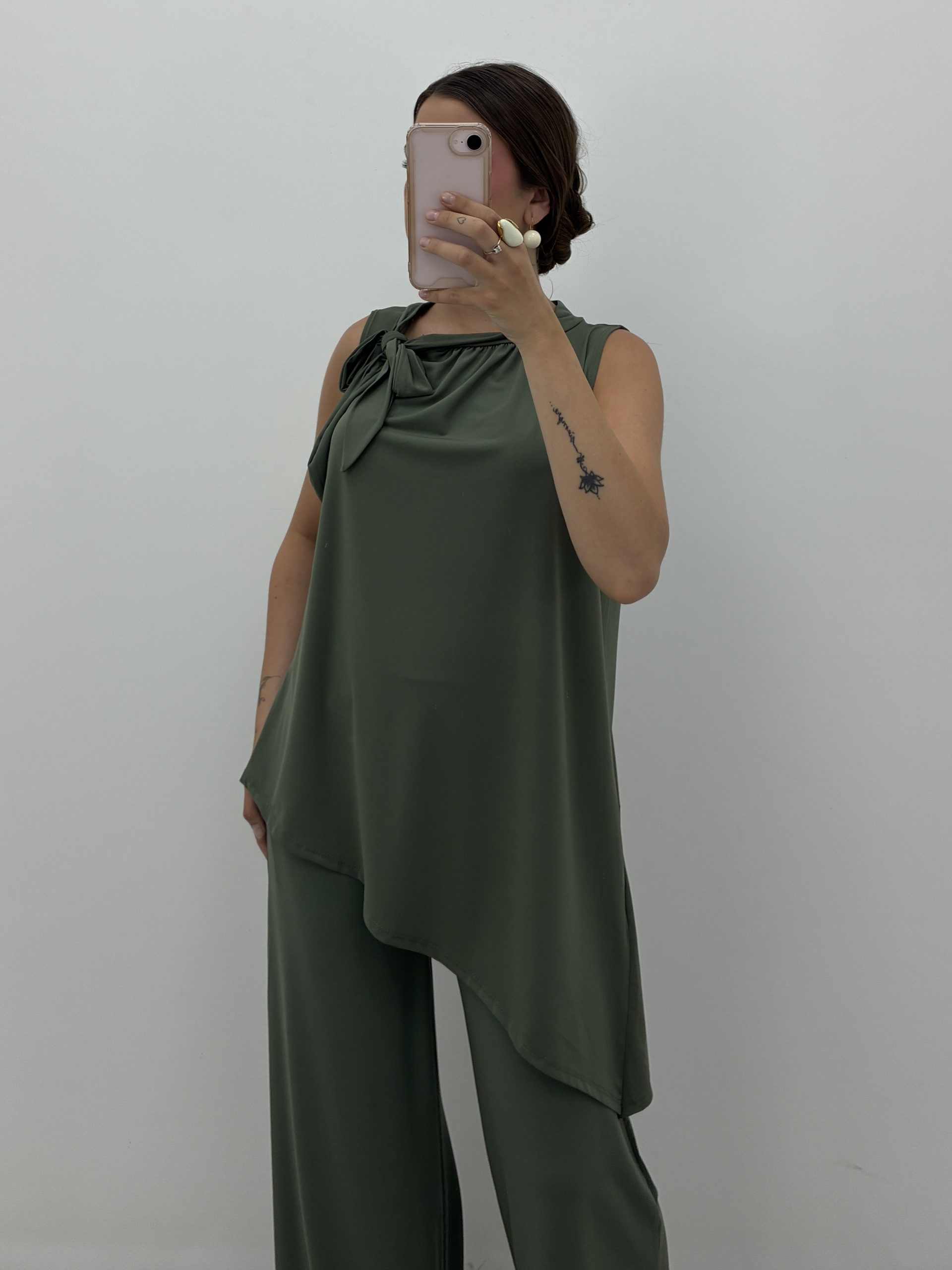 BLUSA CUELLO HALTER LICRA FRÍA KAKI