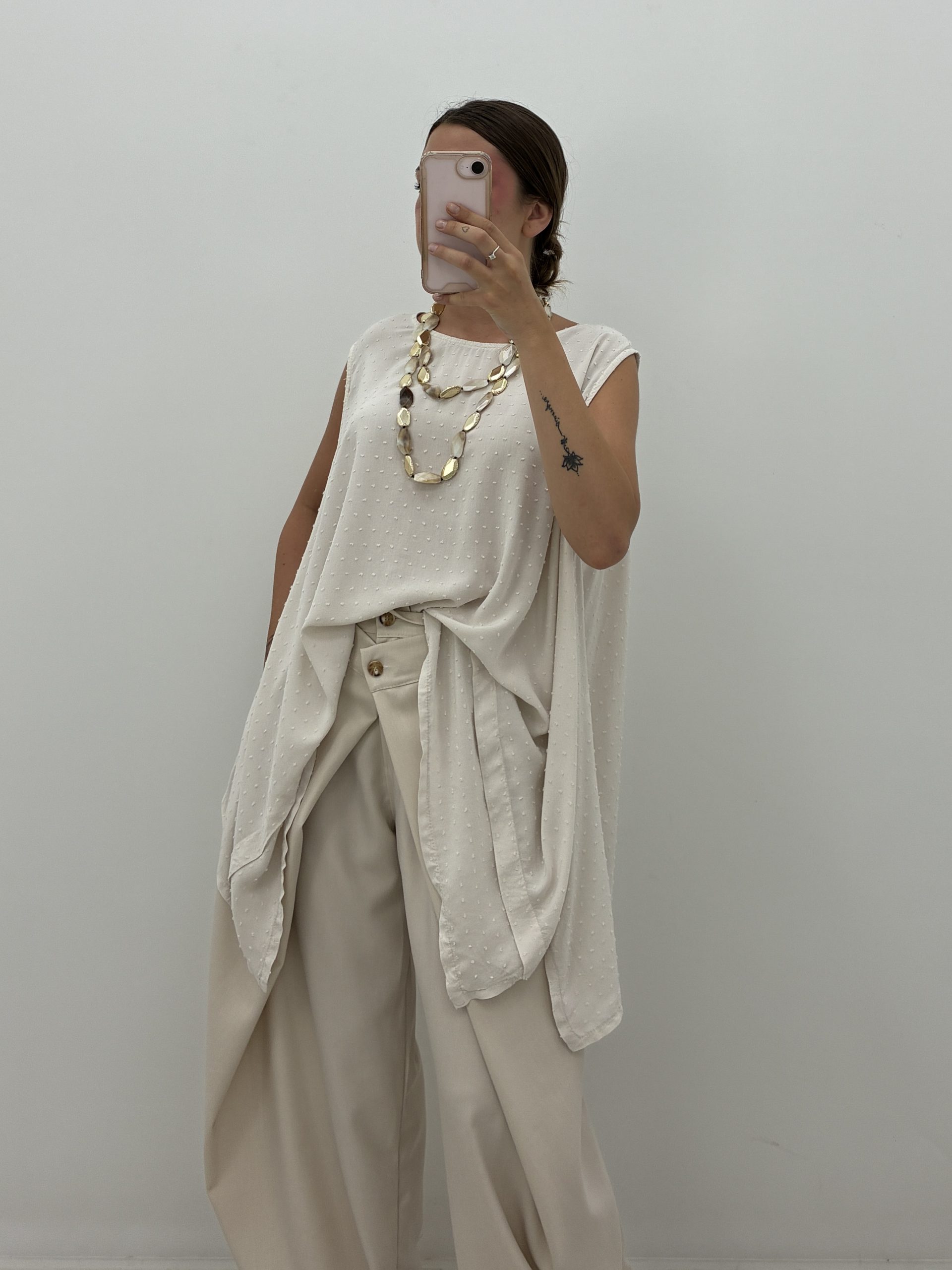 BLUSA ASIMÉTRICA PLUMETI BEIGE - Imagen 3