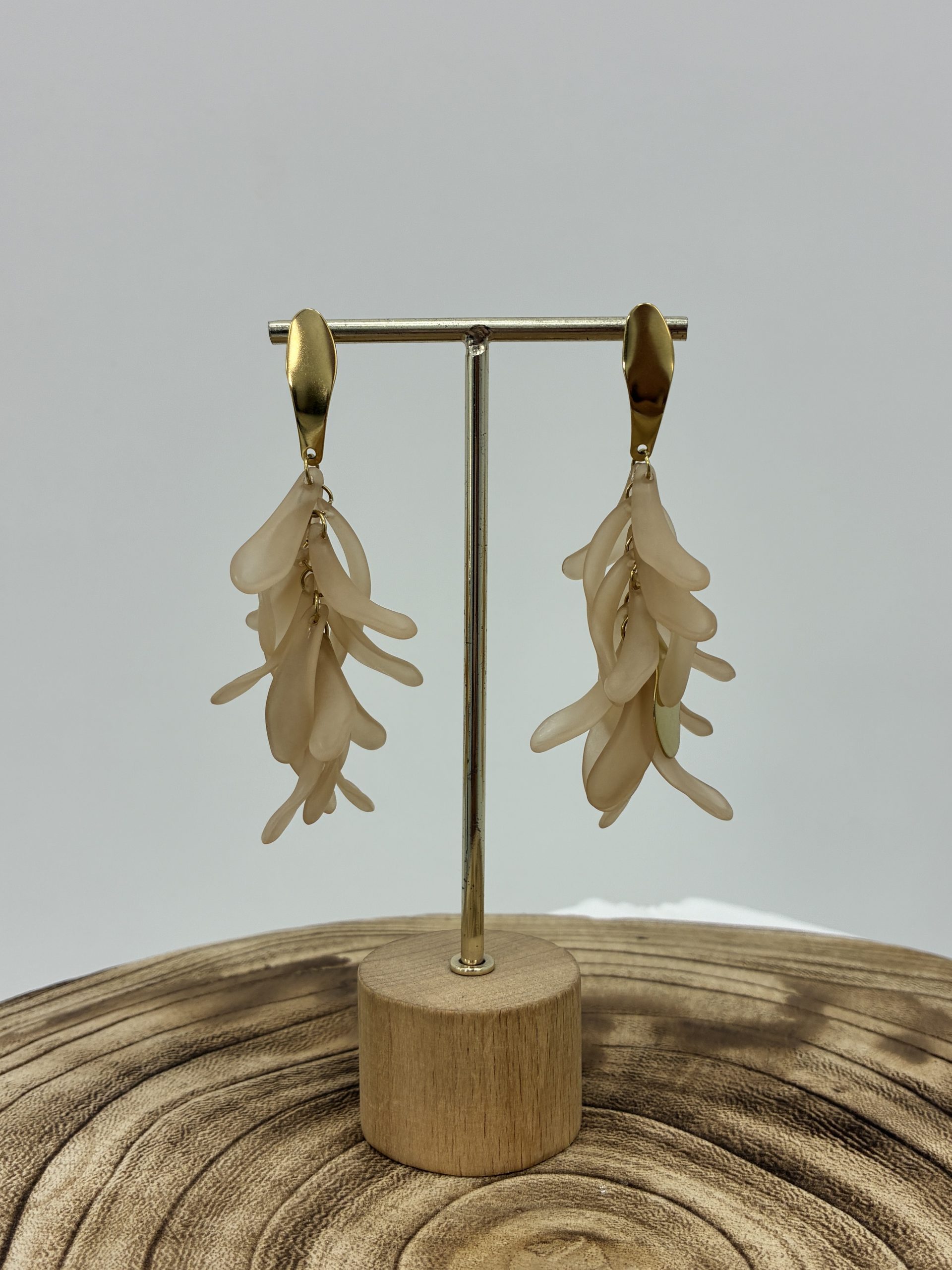 PENDIENTE CASCADA BEIGE
