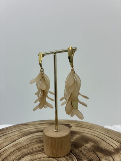 Alternative view of PENDIENTE CASCADA BEIGE