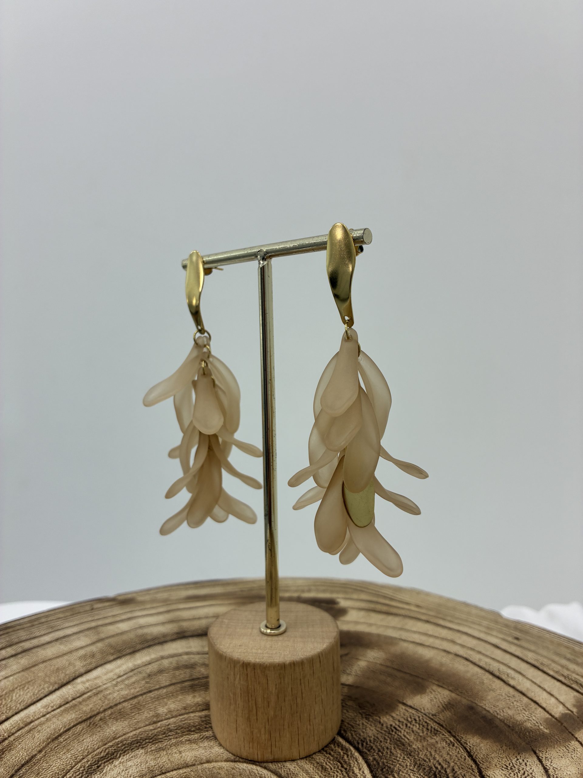 PENDIENTE CASCADA BEIGE - Imagen 2