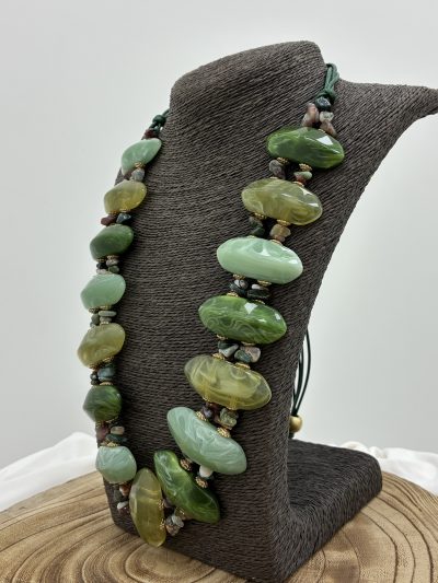 COLLAR PIEDRAS TONOS VERDES