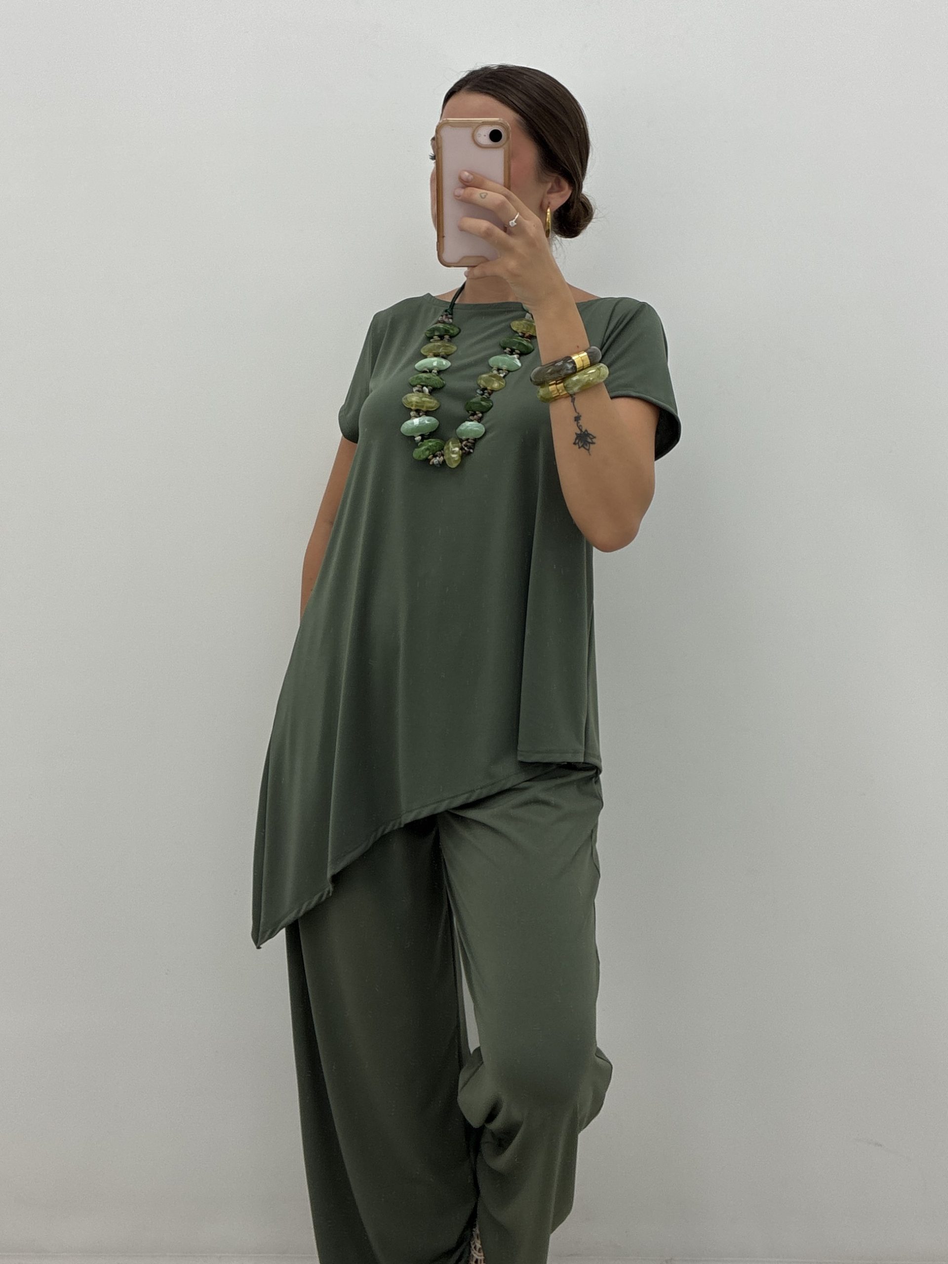 CAMISETA ASIMÉTRICA LICRA FRÍA KAKI