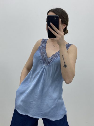 TOP LENCERO SATINADO ENCAJE AZUL