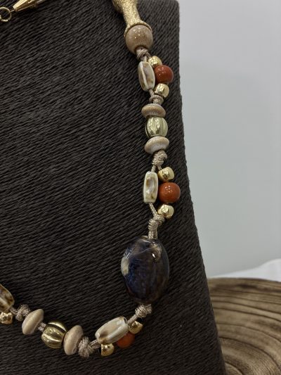 Alternative view of COLLAR LARGO ÉTNICO TEJA ORO