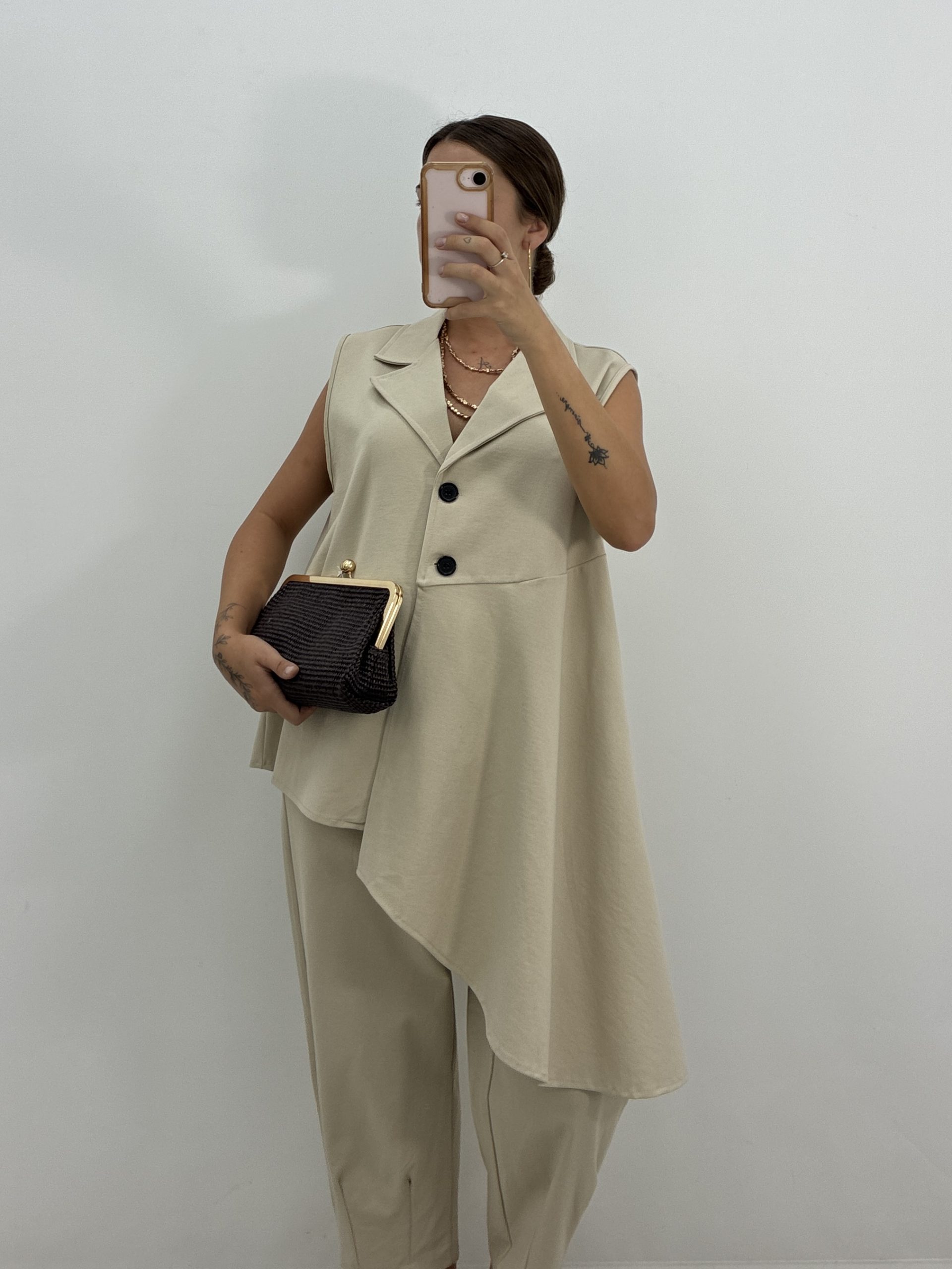 CHALECO PUNTO ASÍMETRICO BEIGE