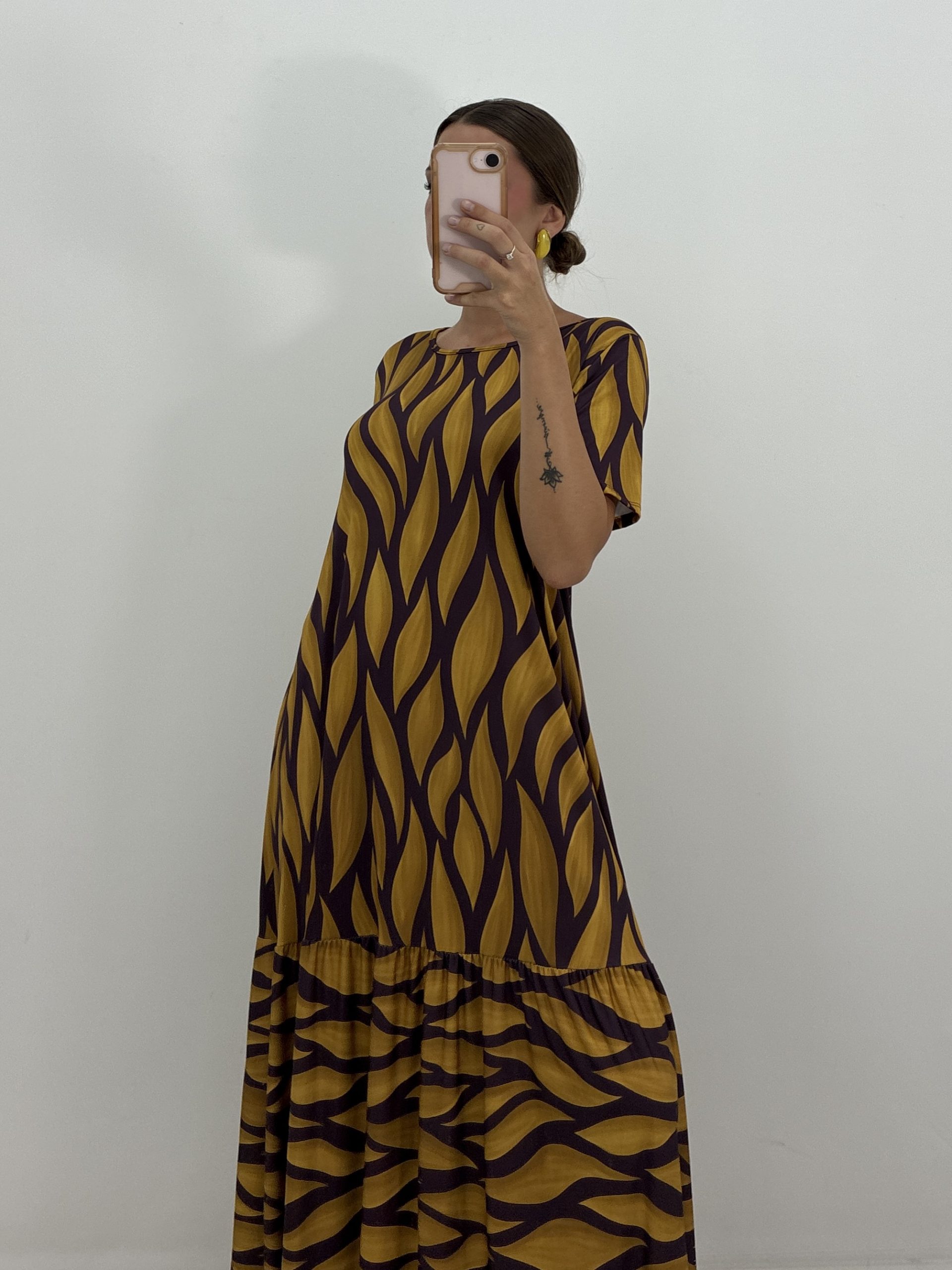 VESTIDO LICRA FRÍA ESTAMPADO MOSTAZA - Imagen 3