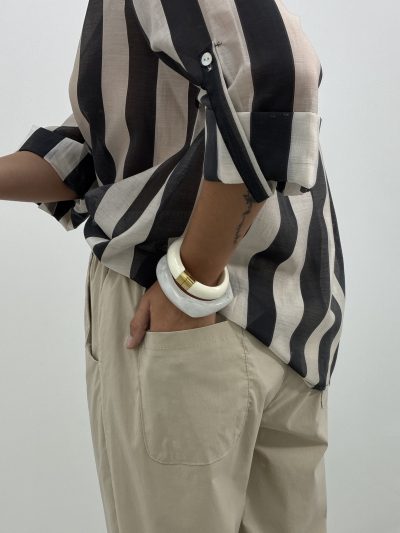 Alternative view of CAMISA RAYAS VERTICALES NEGRO Y BEIGE