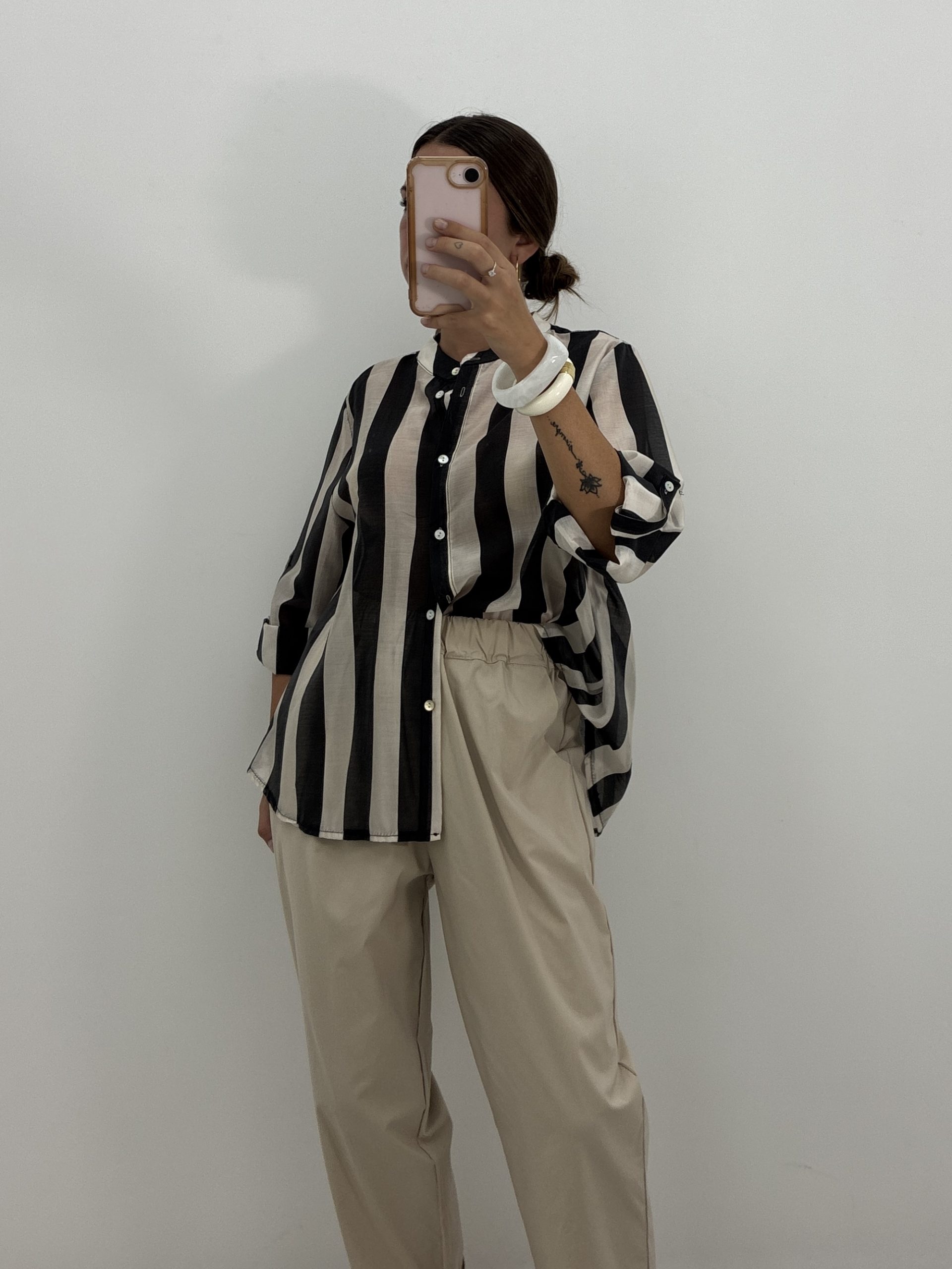 CAMISA RAYAS VERTICALES NEGRO Y BEIGE - Imagen 4