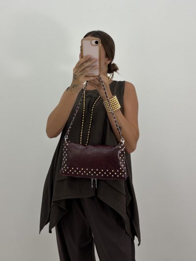 BOLSO TACHUELAS BURDEOS
