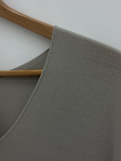 Alternative view of JERSEY PUNTO FINO CUELLO PICO OVERSIZE TOPO