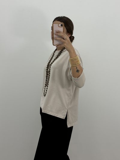 CAMISETA BÁSICA CUELLO BARCO BEIGE