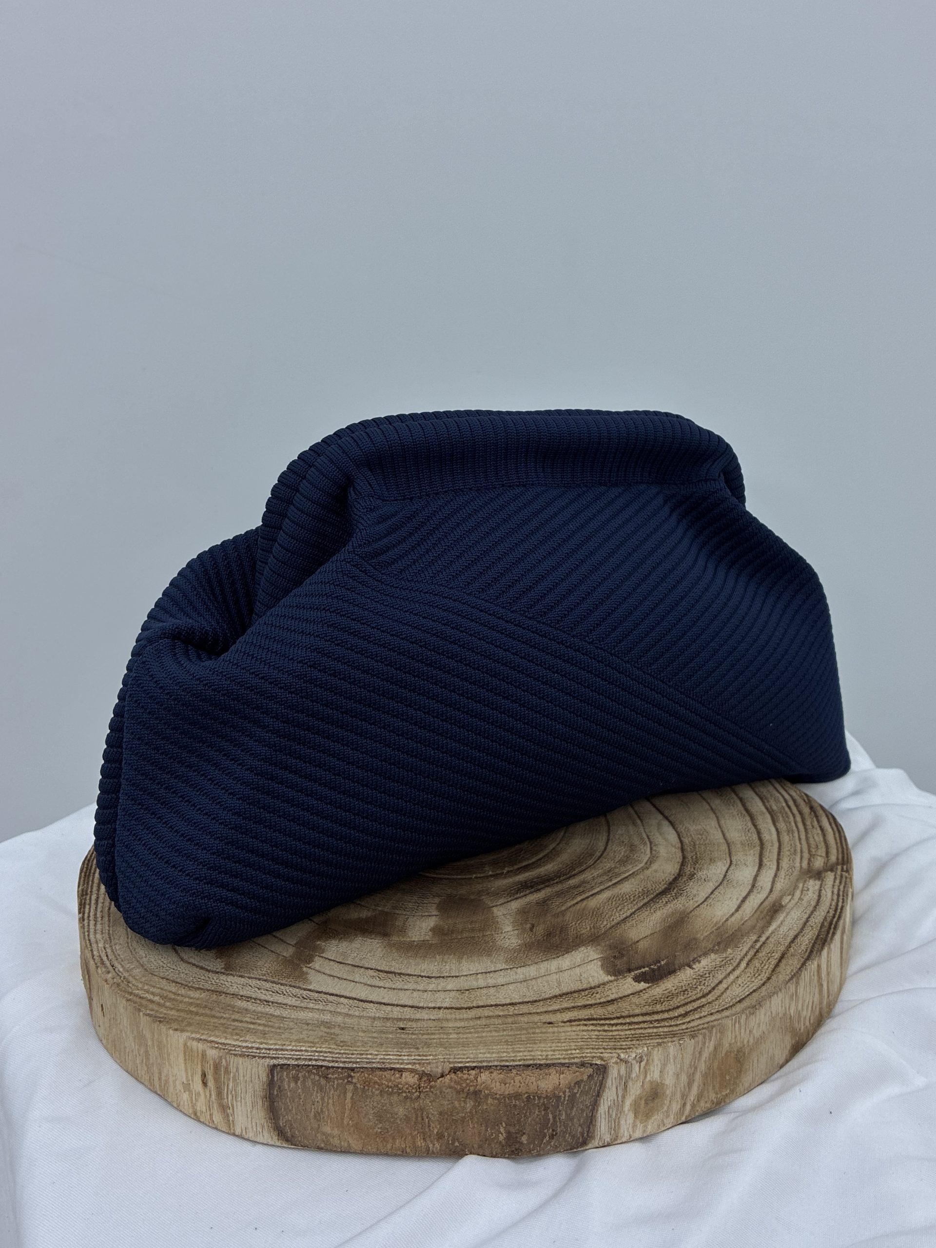BOLSO CLUTCH TRENZADO MARINO